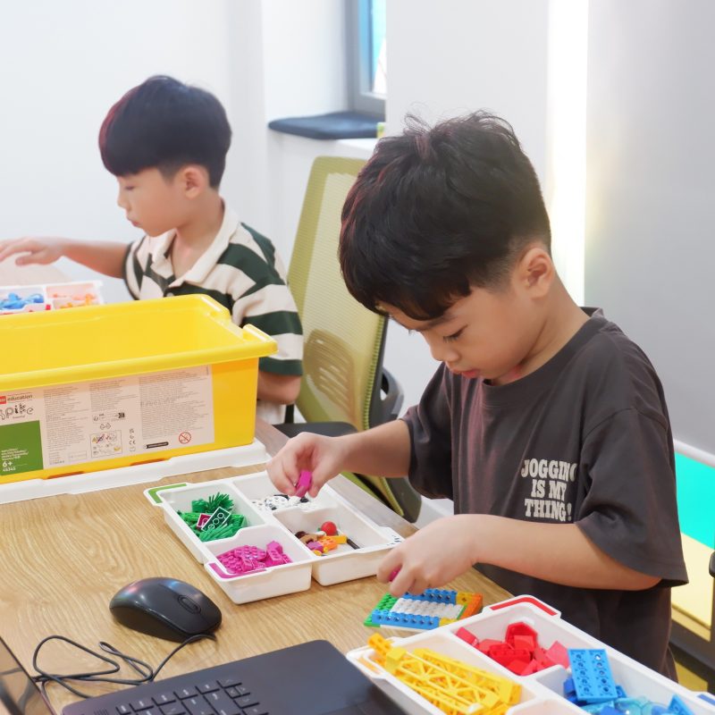 khoa-hoc-chinh-phuc-robotics-chuong-trinh-steam-1